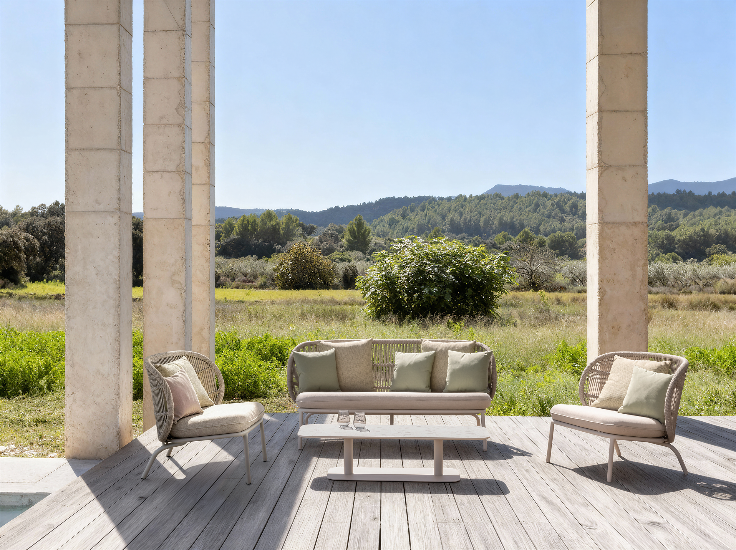 Vincent Sheppard_Kodo lounge sofa kodo lounge chair kodo coffee table dune white_LR