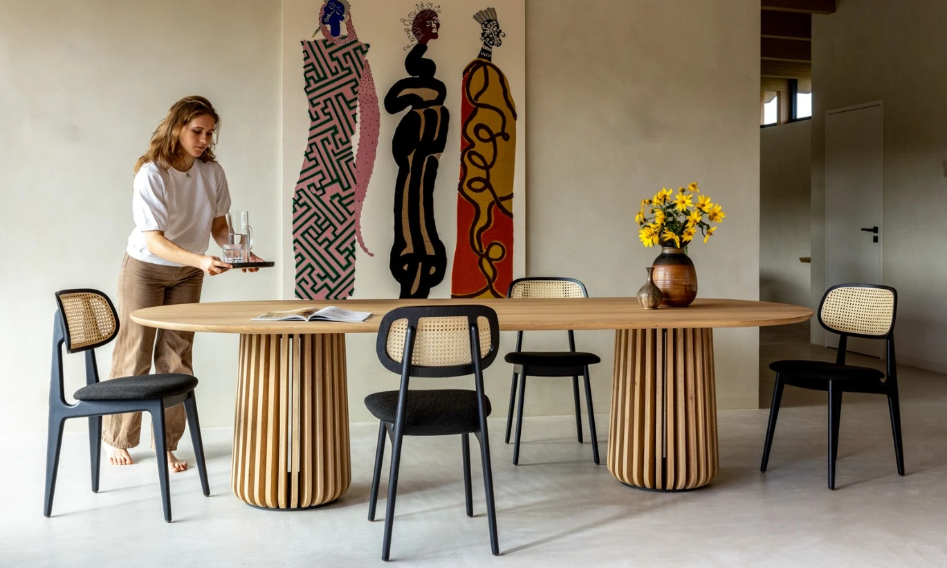 aspect5x3lg__VincentSheppard_MaruDiningTable_TitusDiningChair_02_LR_16x10