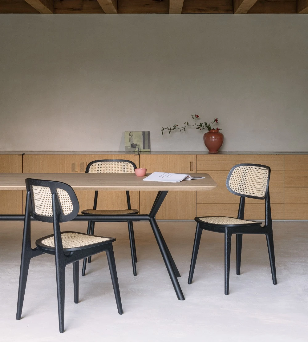 aspect9x10md__vincentsheppard-eliasdiningtable-titusdiningchair-a3-300dpi