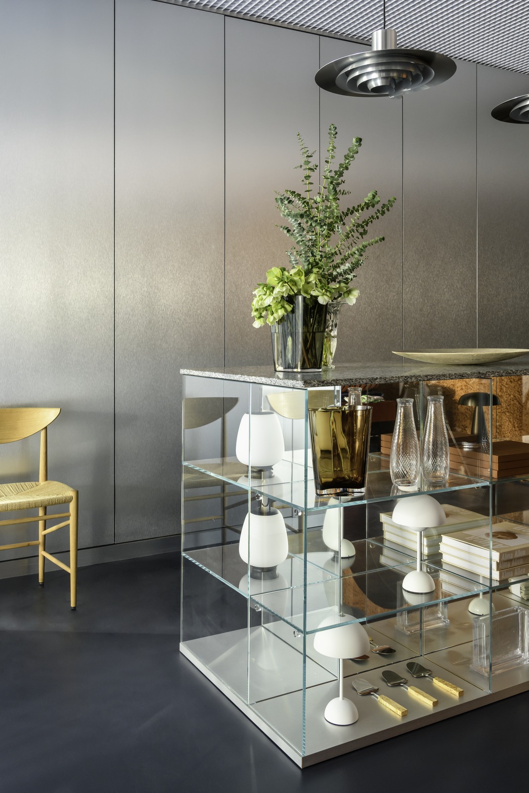 ATD_2021_Retail_P376_KF1_Flowerpot_VP9_Collect_Plate_SC55_Collect_Glass_Vase_SC35__Como_SC53_Collect_Carafe_SC62_Lucca_SC51_Drawn_HM3