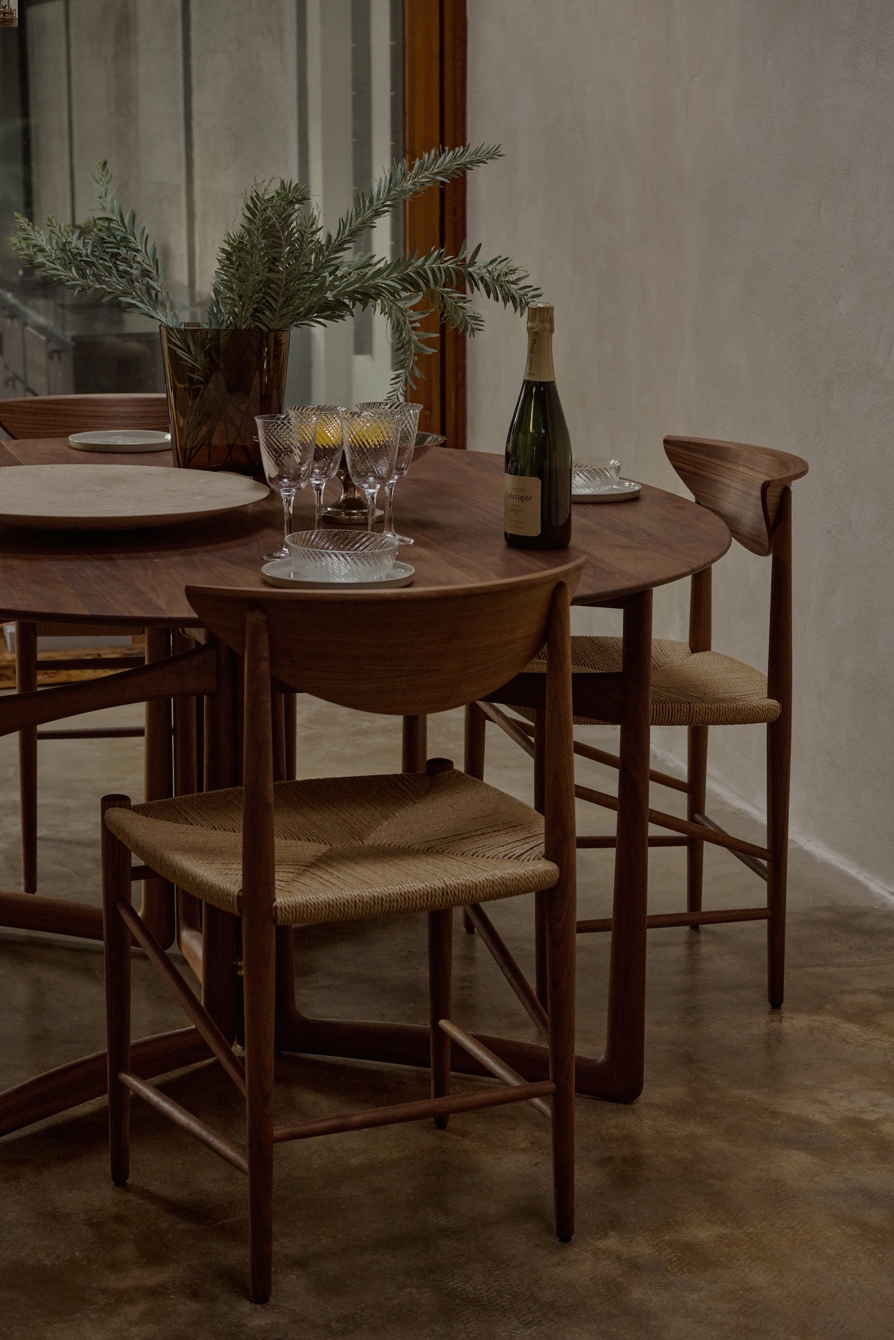 ATD_Retail_2022_Collect_Glass_Vase_SC35_Collect_Wine_Glass_SC80_Collect_Bowl_SC82_Collect_Plate_SC55_Drawn_HM3_Drop_Leaf_HM6