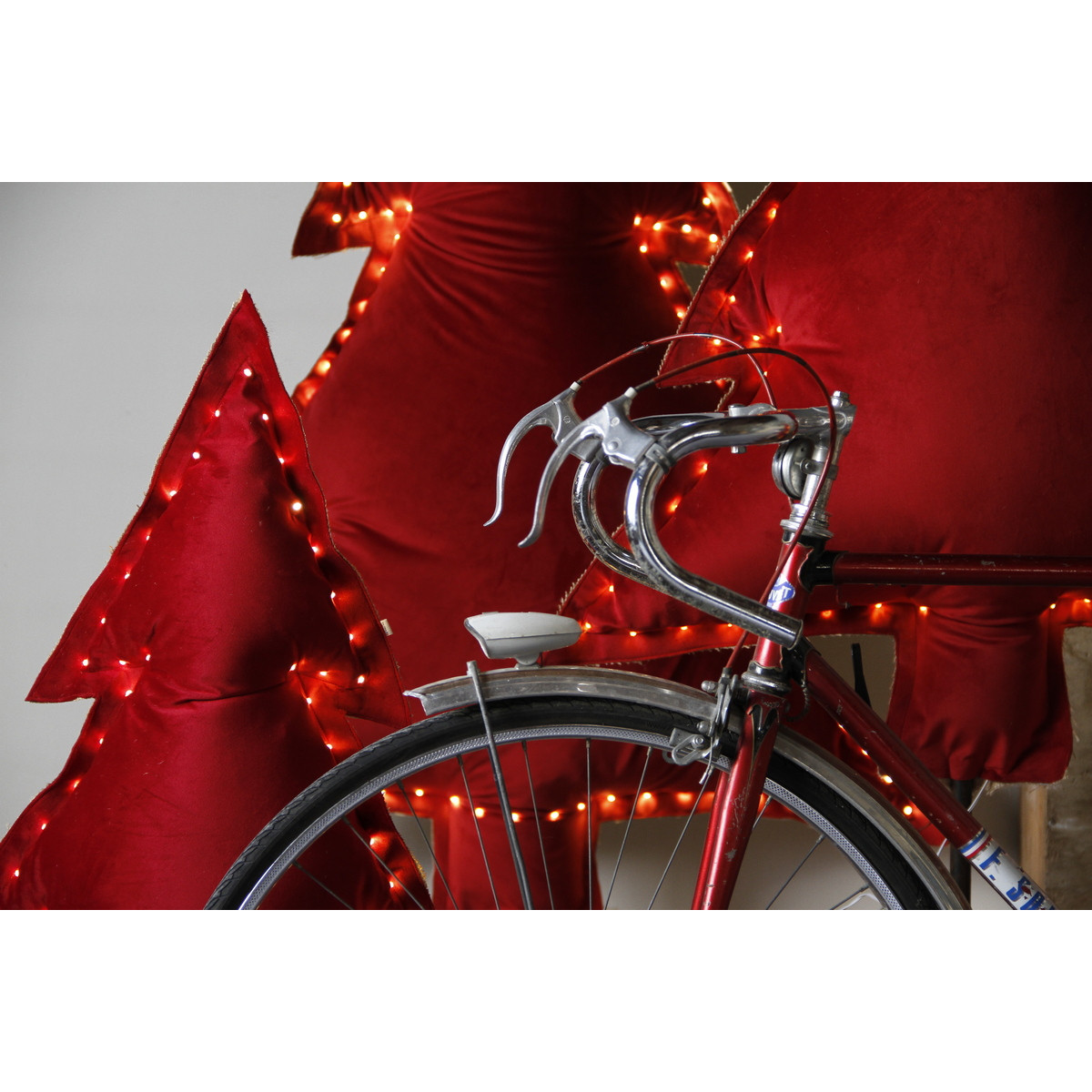 les-sapins-lumineux-rougescymric velour rouge les-sapins-lumineux-rouges cymric velour rouge