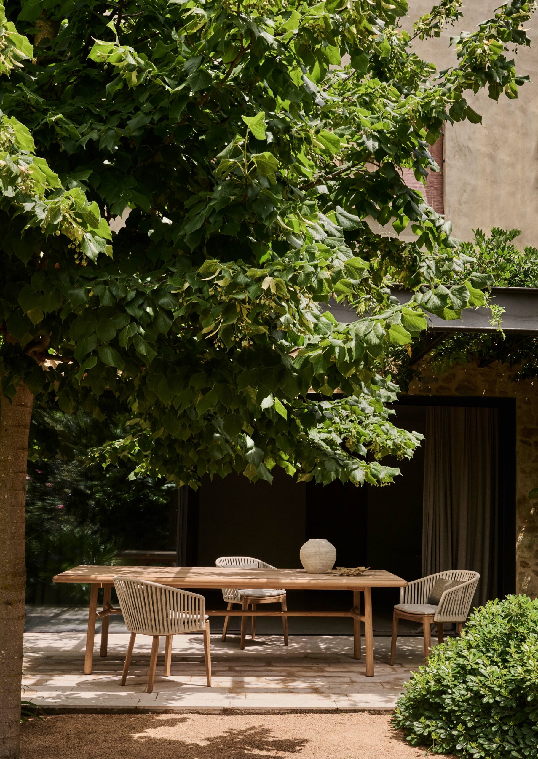 2023_06_19_Tribu_Spanje21216 fauteuil repas mood tribu