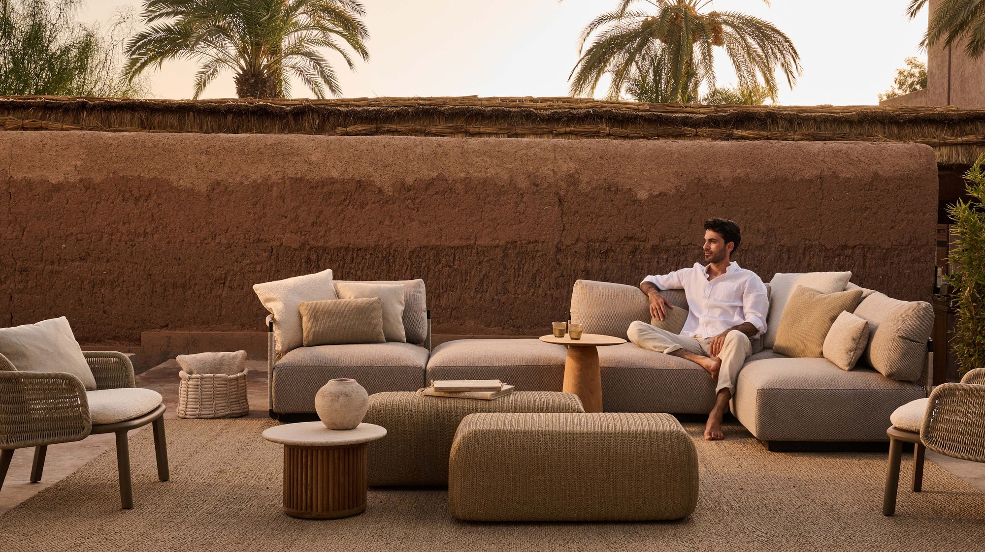 dune table d'appoint dune table d'appoint