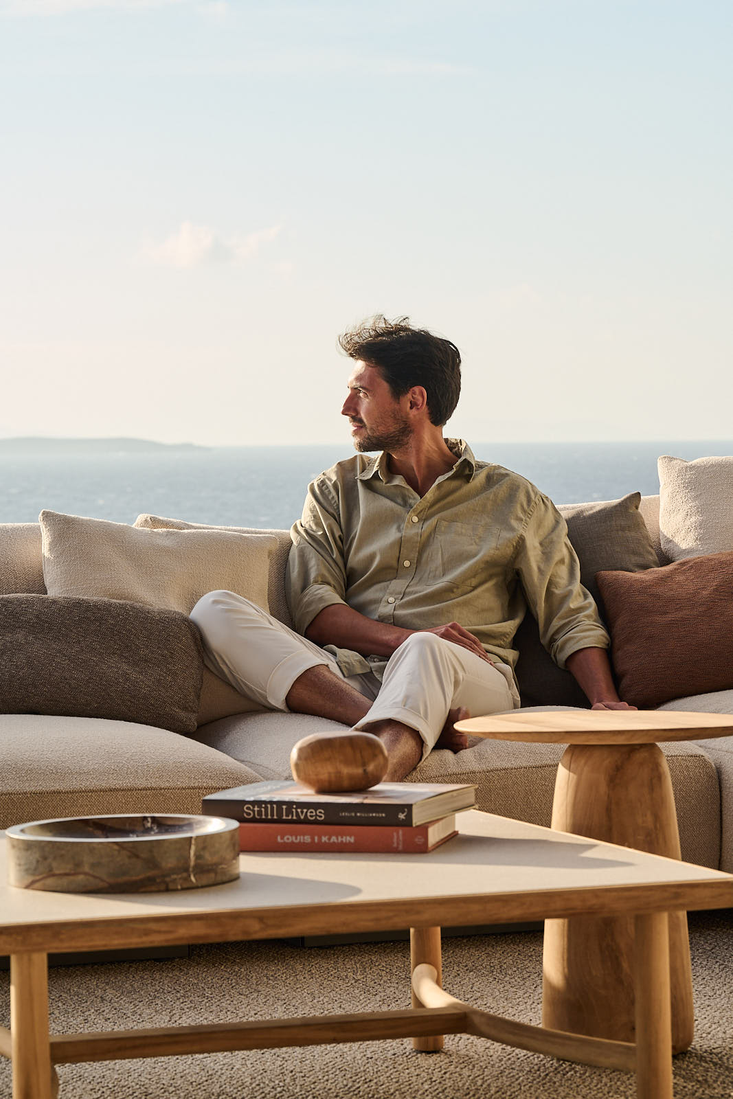 dune table d'appoint dune table d'appoint