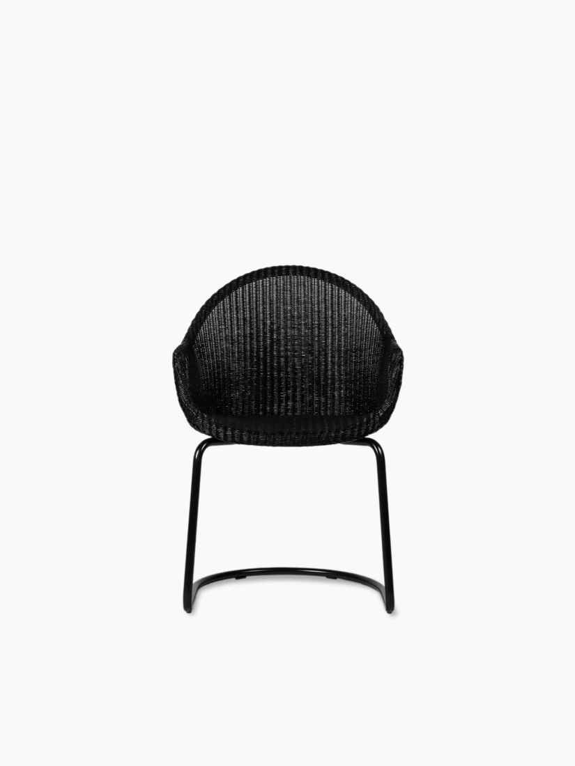 aspect3x4lg__vincentsheppard-avrilhbcantileverblackblackfront-f9-300dpi