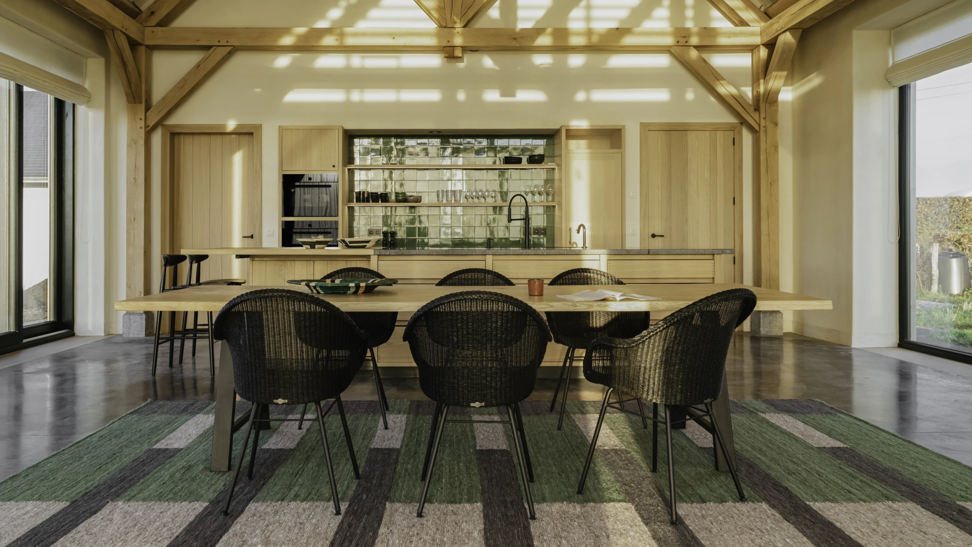 full_width__VincentSheppard_NoraDiningTable_AvrilHBsteelAbase_300dpi