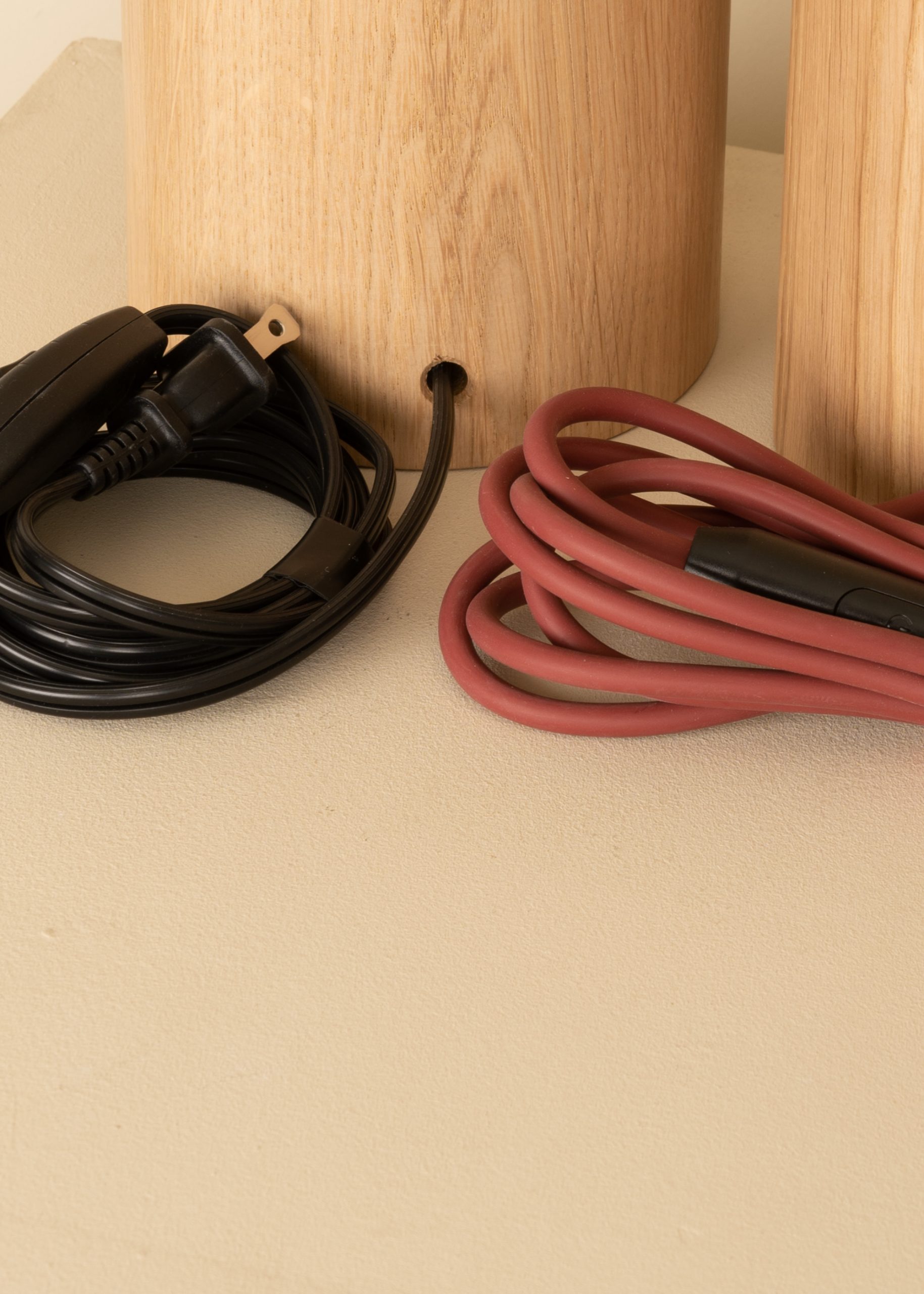 Details_OW_Cables-scaled-bois-de-chêne