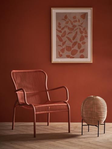 VincentSheppard_LoopLoungeChairTerracotta_Sari_A2_300DPI